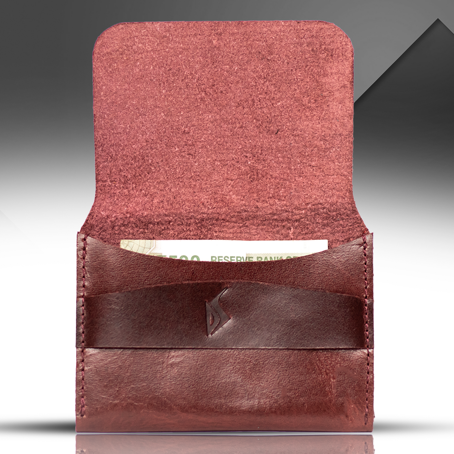 Sophisticated Leather Card Holder - Practical Elegance for Daily Essentials